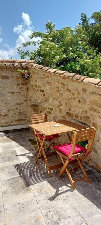 La Maison Wisteria Saint-Pantaleon-les-Vignes Exterior photo